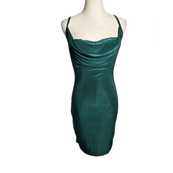 PrettyLittleThing Green Stretch Club Mini Holiday Dress NWT - Picture 1 of 7